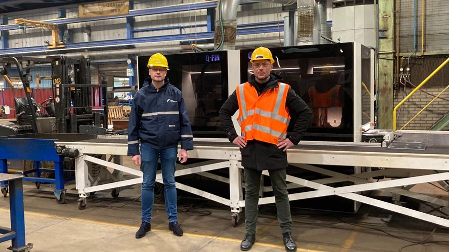 ONTBRAAM- EN SLIJPMACHINE ONTLAST FERRIS STEEL