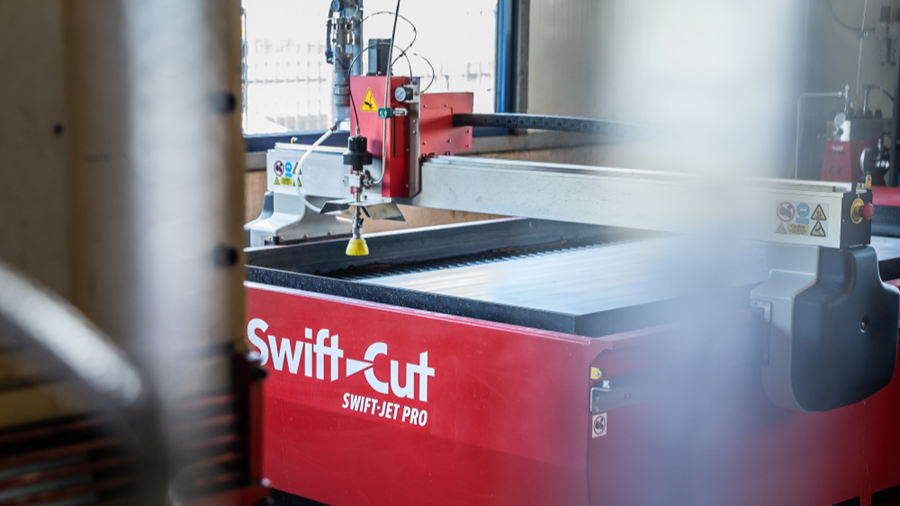 Le Swift-Jet Pro: découpe à jet d'eau de qualité et abordable