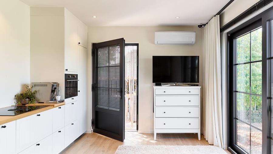 Elegant ThermoFibra-deuren definiëren energie-efficiënt wonen