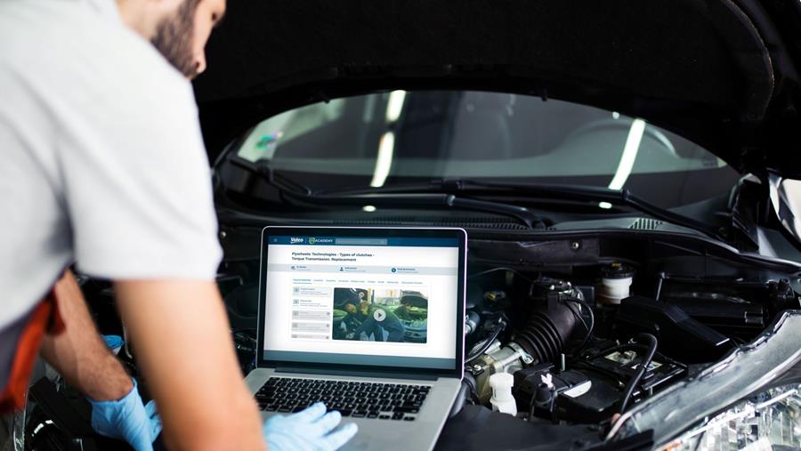 Valeo versterkt de expertise van mecaniciens met de lancering van Valeo Tech Academy