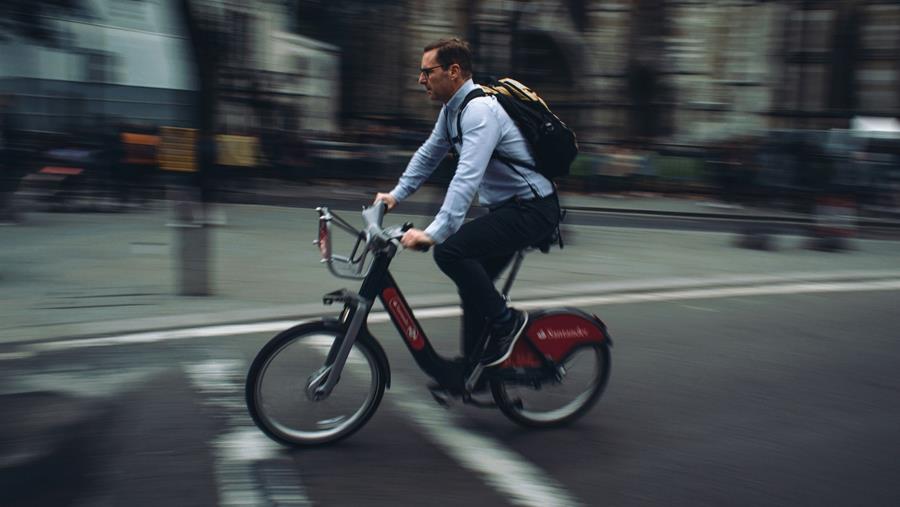Fiets wint terrein in woon-werkverkeer, maar auto behoudt koppositie