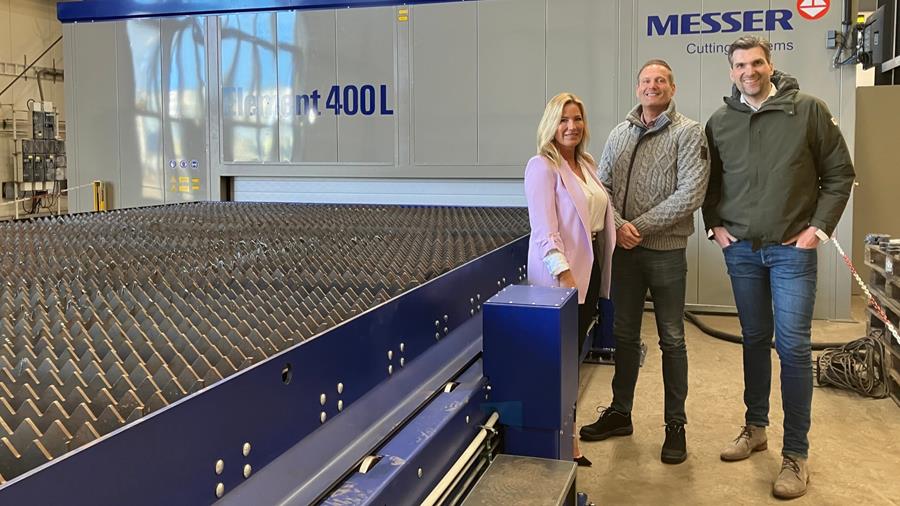 Grootste bevelfiberlasersnijmachine staat bij ESC