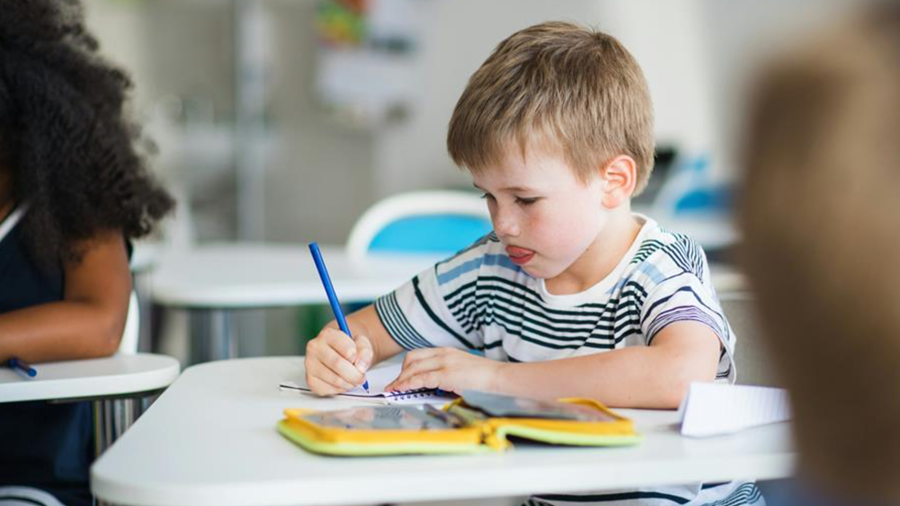 Aurora lutte pour l’alphabétisation