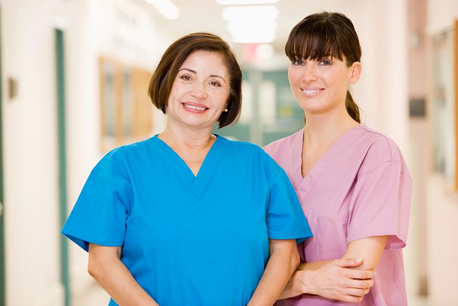 Fin du brevet infirmier, création de "l'assistant-e"