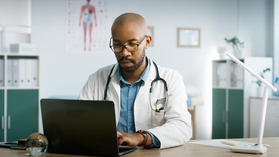 Les médecins spécialistes accélèrent la digitalisation: 75% d’attestations électroniques en 2025
