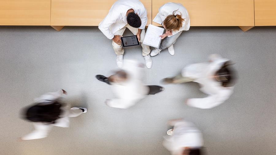 Mag geneeskundestudent als jobstudent medische handelingen doen?