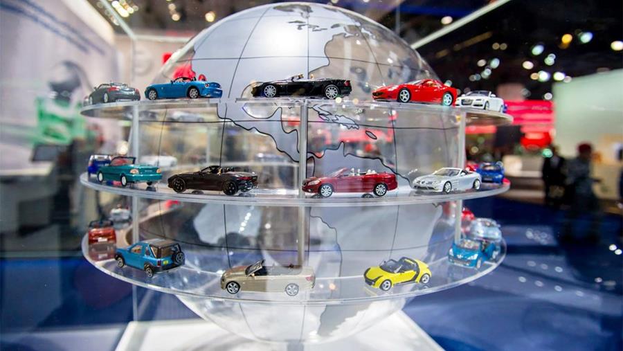 Autosector groeit licht, maar onder druk