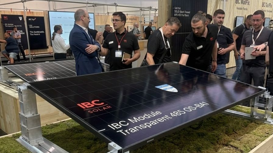 IBC SOLAR lanceert AeroFix GreenRoof en webbased PV Manager