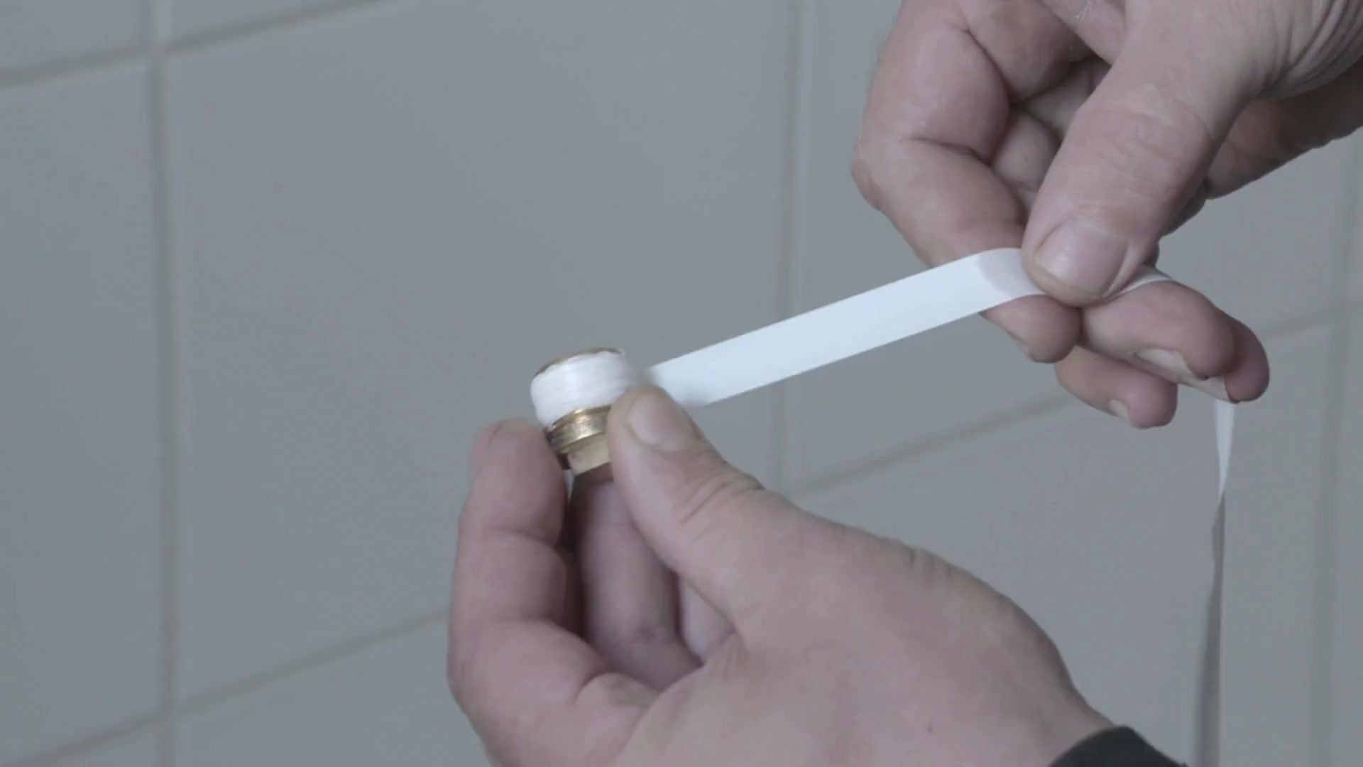 Hoe breng je teflontape aan?